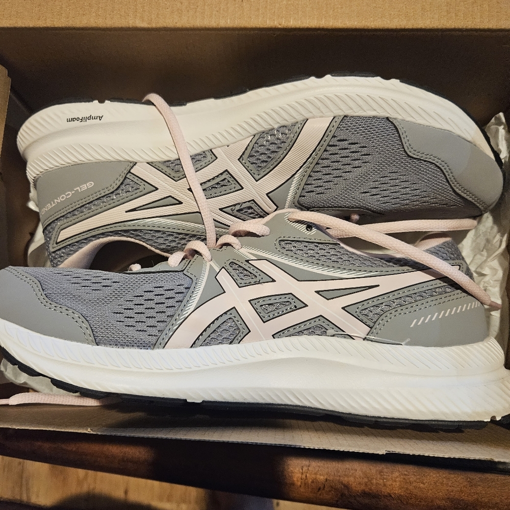 Women's ASICS gel-contend 7. Size 10
